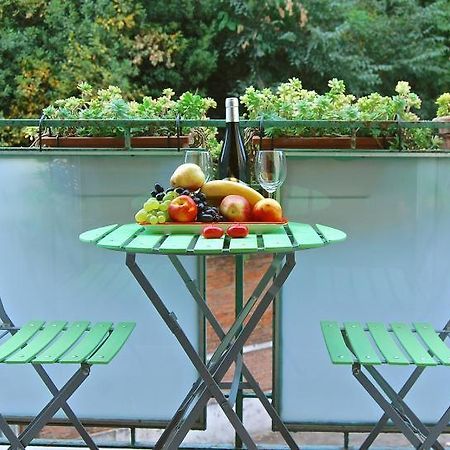 Apartment At Colosseo With Terrace Overlooking The Garden By Lyon Řím Exteriér fotografie