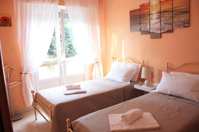 Apartment At Colosseo With Terrace Overlooking The Garden By Lyon Řím Exteriér fotografie